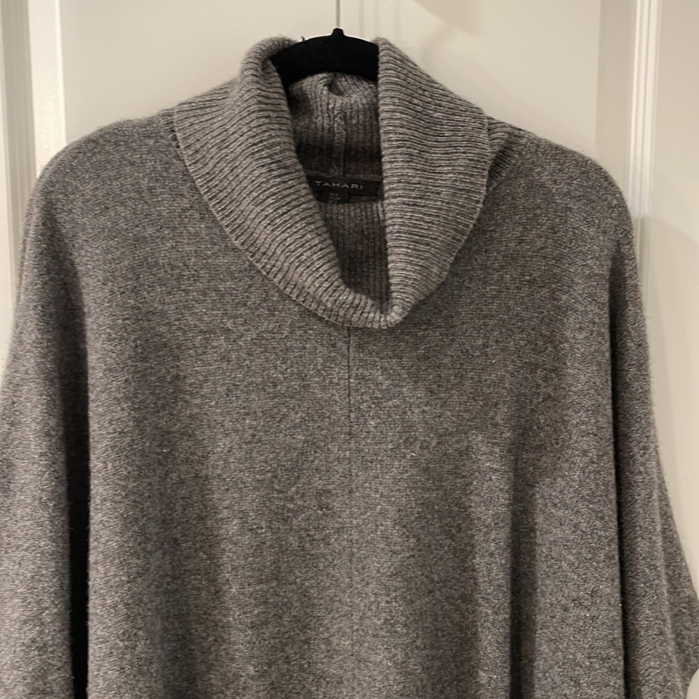 Tahari wool poncho size small - Picture 3 of 6